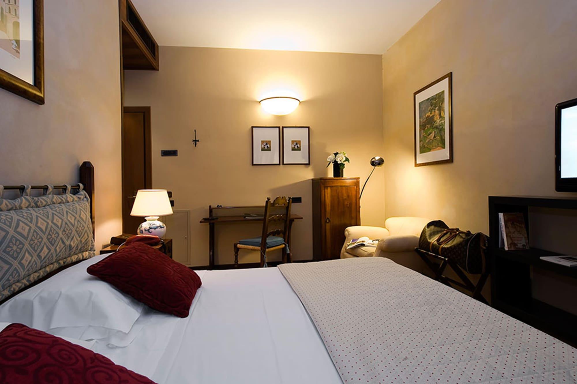 Park Hotel Ai Cappuccini Gubbio Luaran gambar